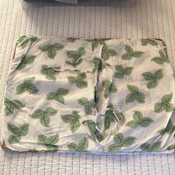 Nicole Miller set of two standard size pillow quilt shams preowned - Picture 3 of 4